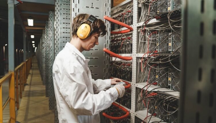Russia Takes Second Place by Power Capacity in Crypto Mining, Reports